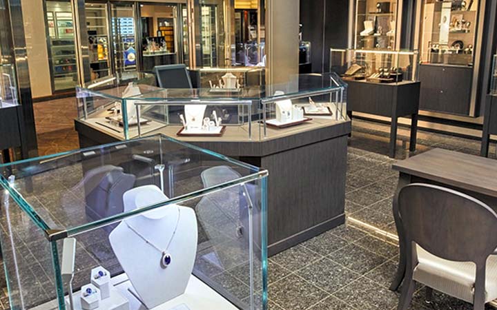 Bateau Seven Seas Voyager